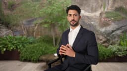 AI presenter Fernando, outdoor chair
