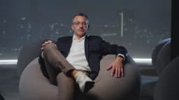 AI presenter Conrad, sofa